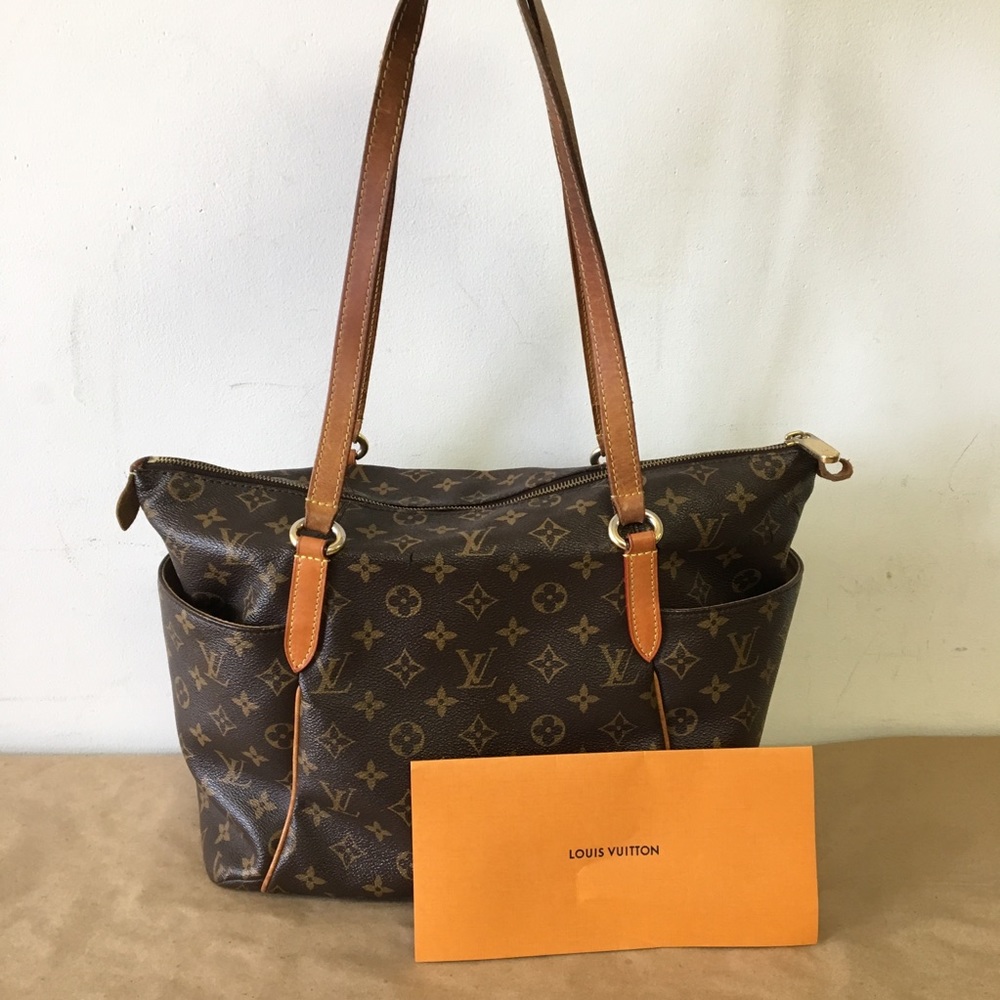 Louis Vuitton Totally MM Monogram Large Zip Purse!